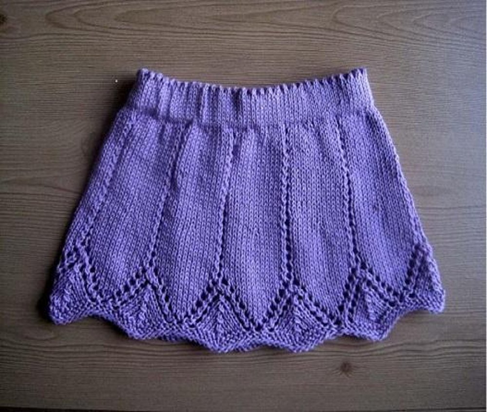 Patrón de tejido de falda Baby Vivienne de Suzie Sparkles
