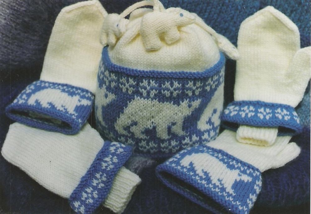 Polar bear hat & mittens Knitting pattern by 3 Kittens ...