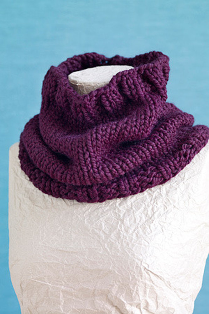 Basic Cowl in Lion Brand WoolEase Thick & Quick L0412AD