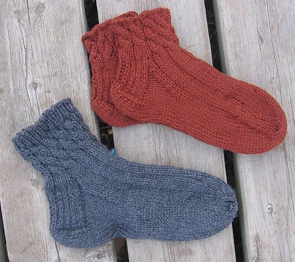 Entwined House Socks for Ladies Knitting pattern by