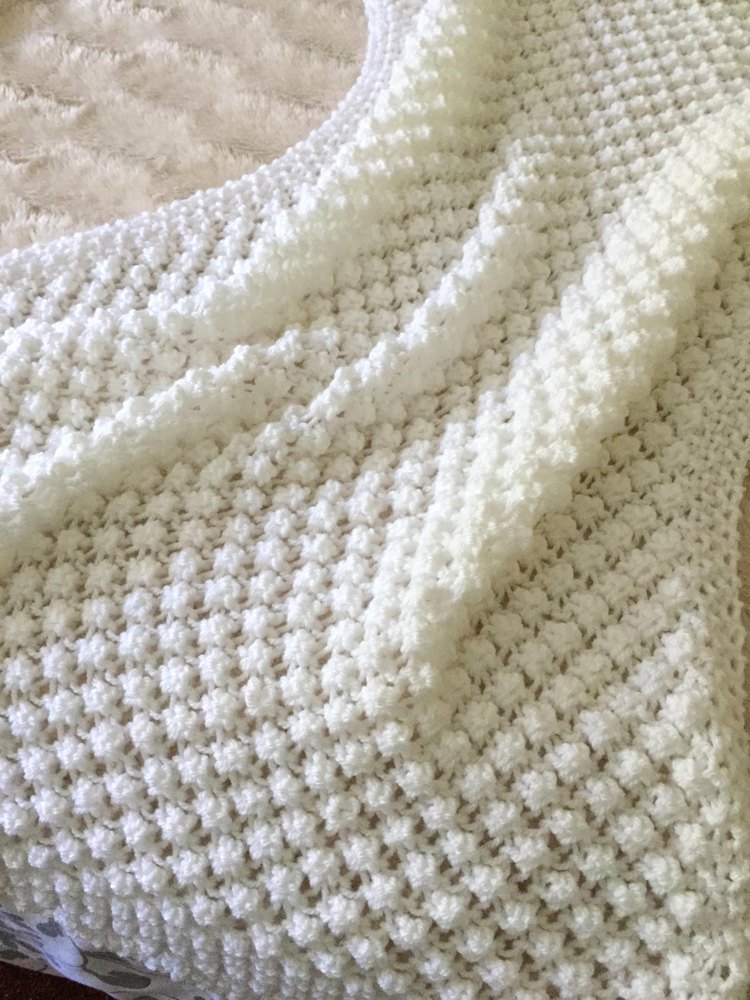 Easy Bobble Baby Blanket Knitting pattern by Daisy Gray