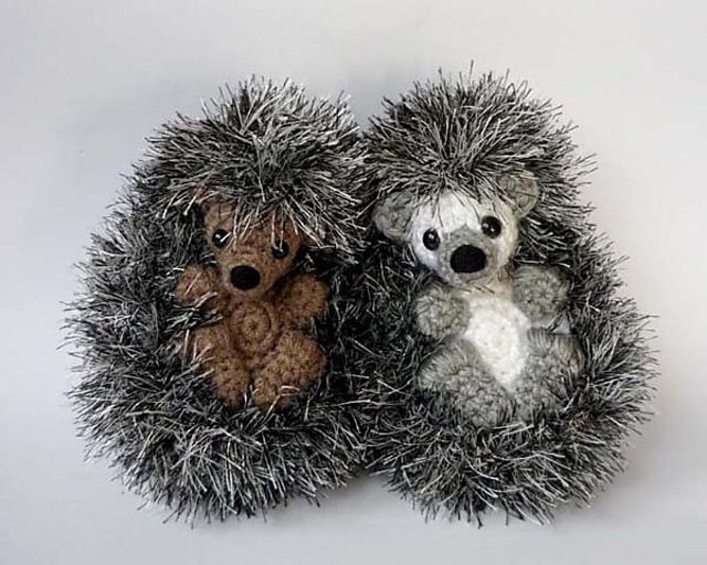 Shy hedgehog Knitting Patterns LoveKnitting