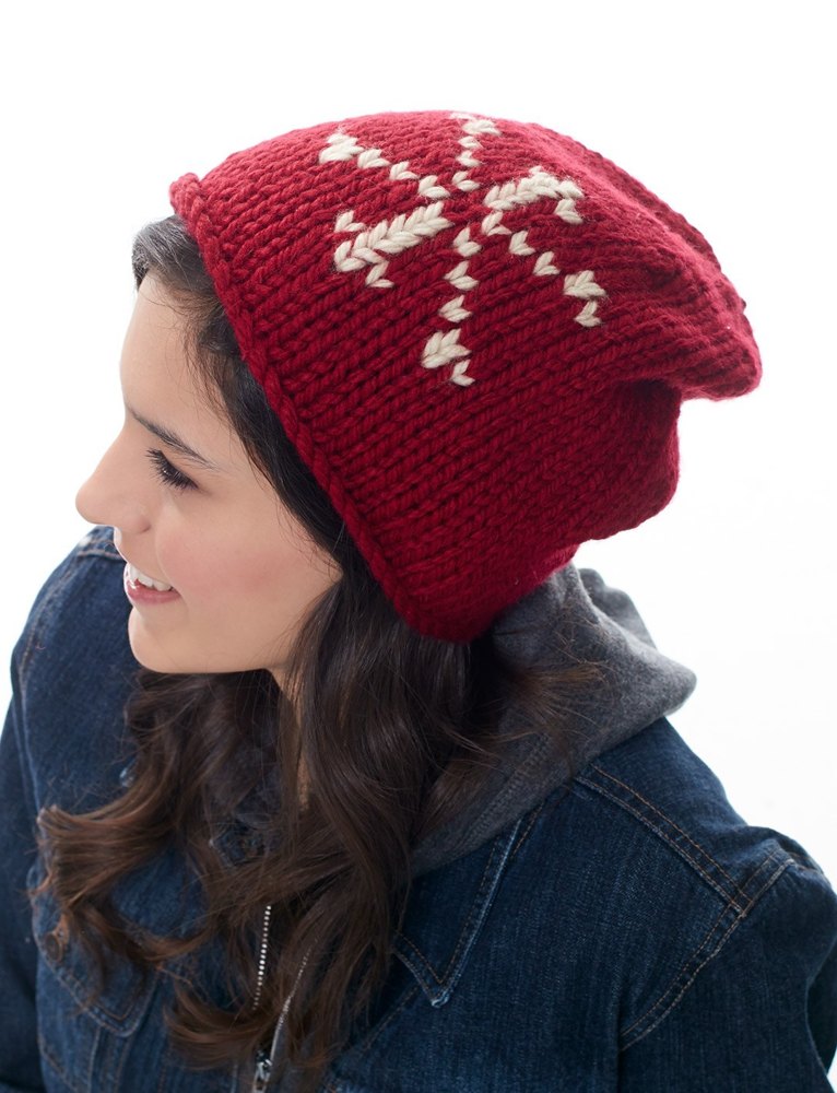 Cappello con fiocco di neve in Bernat Softee Chunky Holiday Knitting