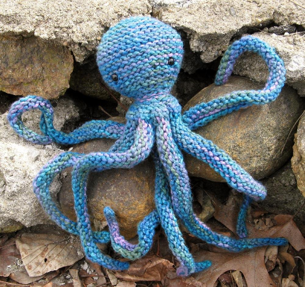Acht the Octopus Knitting pattern by Rachel Henry